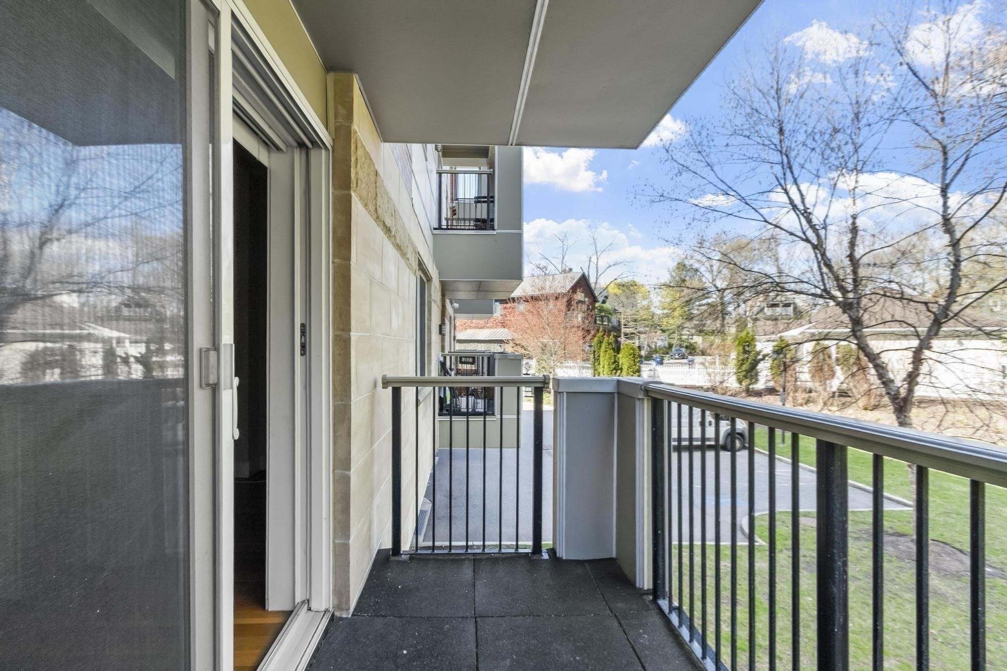 321 Hammond Pond Pkwy # 103