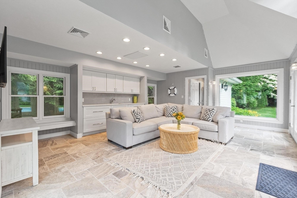 15 Blandford Dr