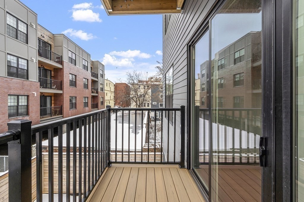205 Maverick St # 201