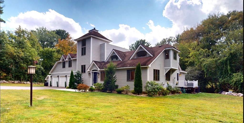 22 Old Cambridge Turnpike