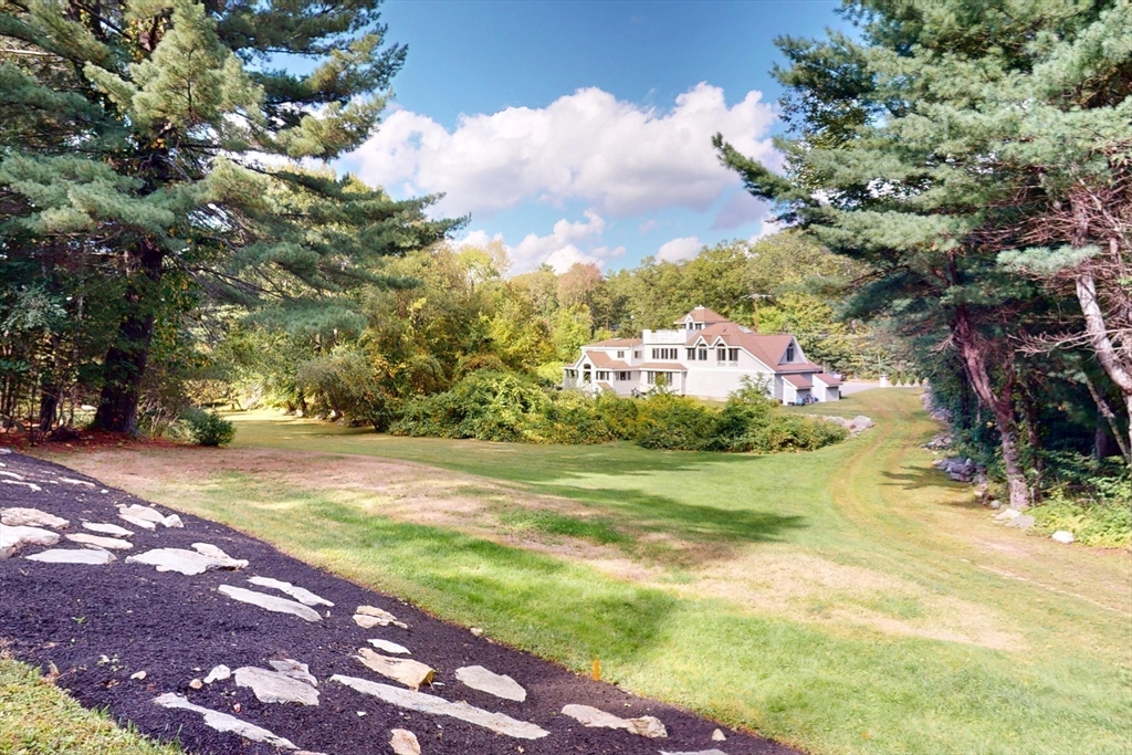 22 Old Cambridge Turnpike