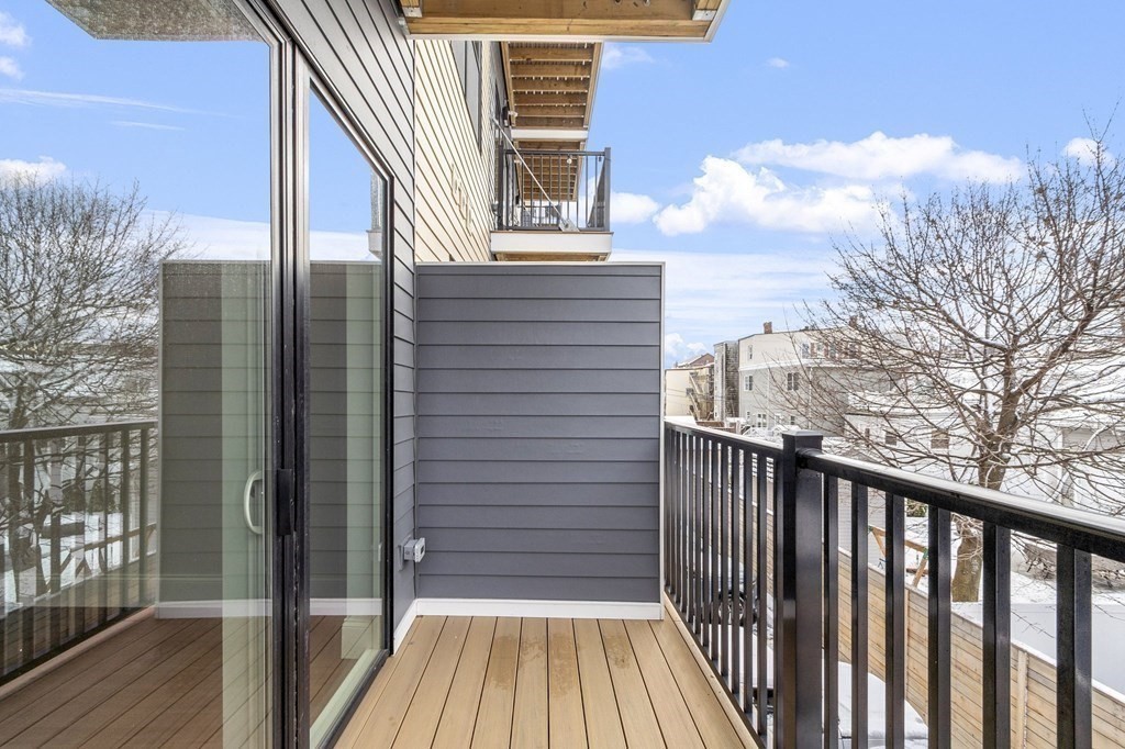 205 Maverick St # 211