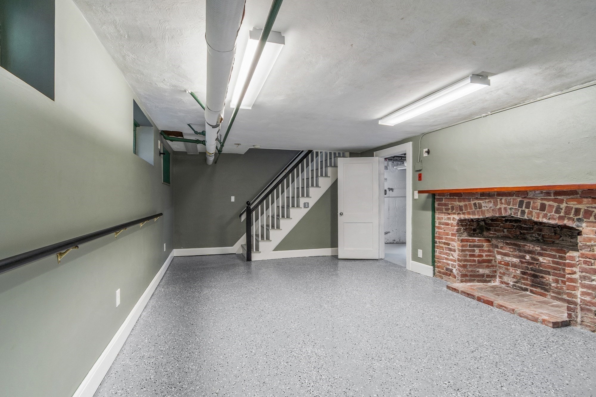 6 Prentiss Lane