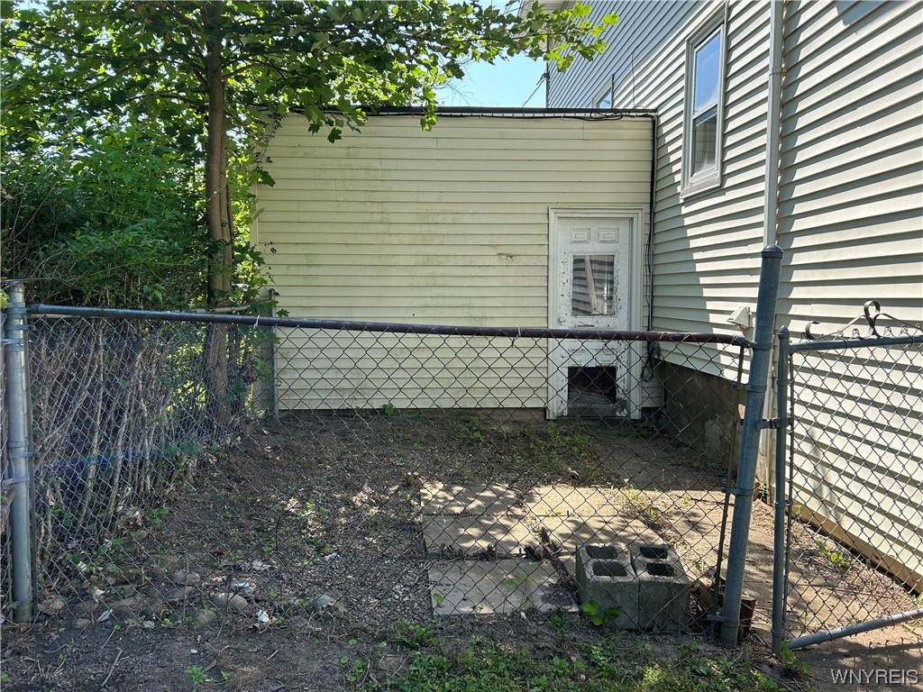 128 Pound Street