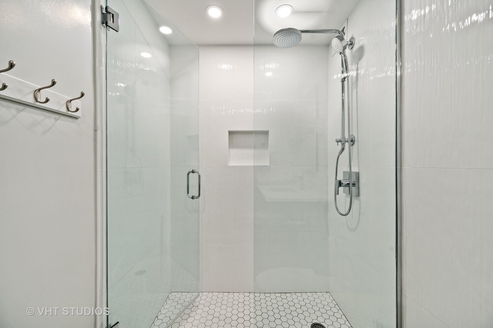 222 E Pearson Street Unit: 1604