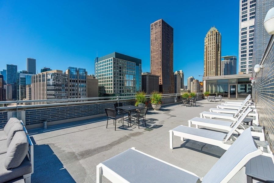 222 E Pearson Street Unit: 1604