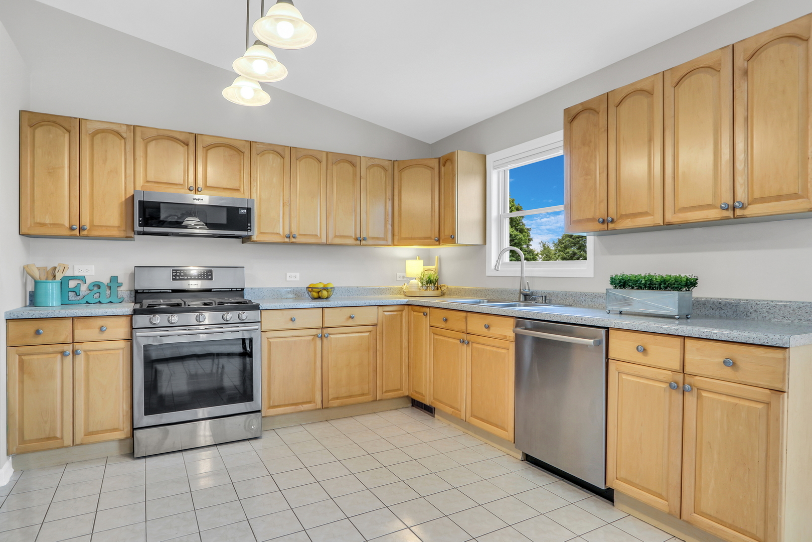 919 E Broadway Avenue