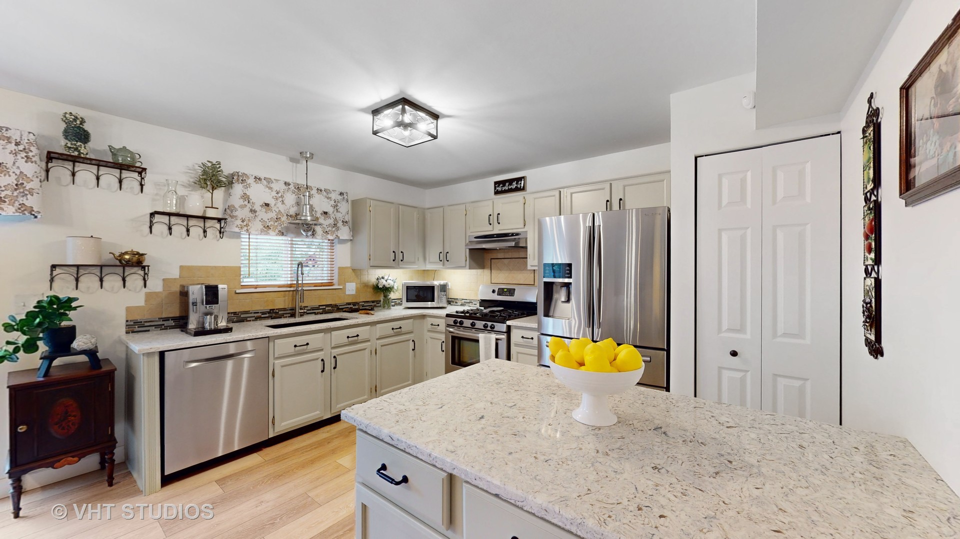 374 E Quaker Hollow Lane