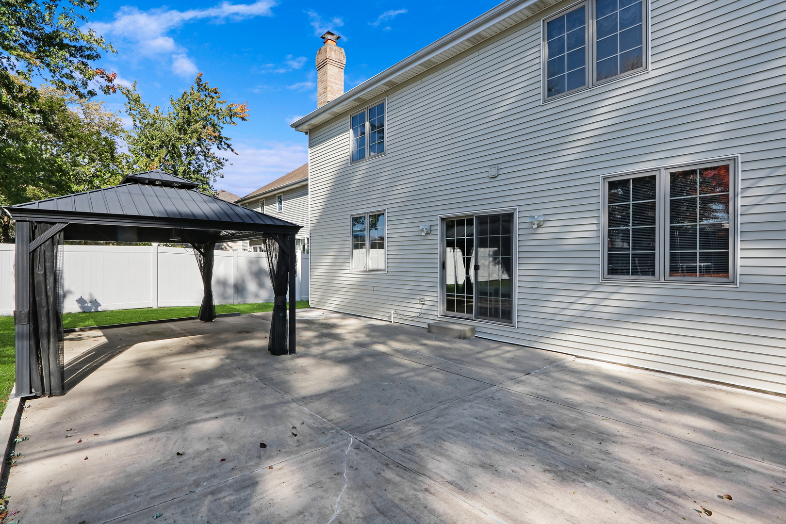 1018 S RIVERSIDE Drive