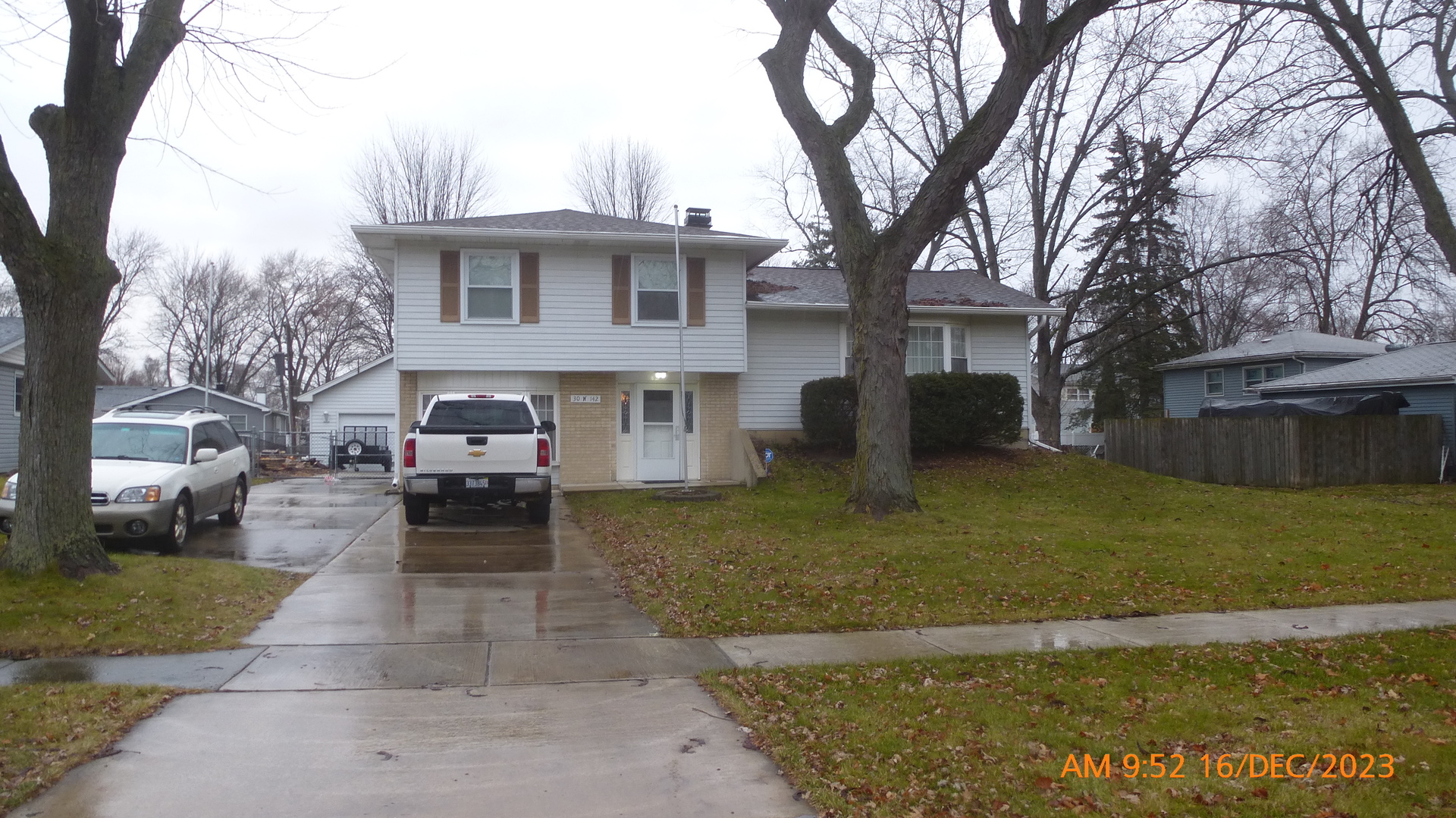 30W142 Claymore Lane