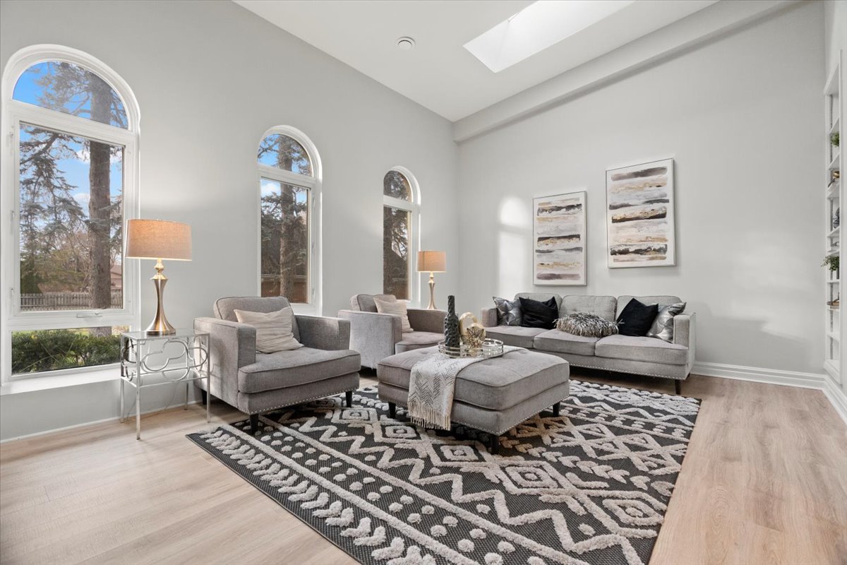 337 W Austin Avenue