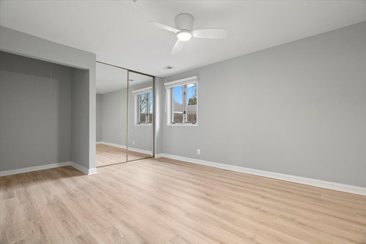 337 W Austin Avenue
