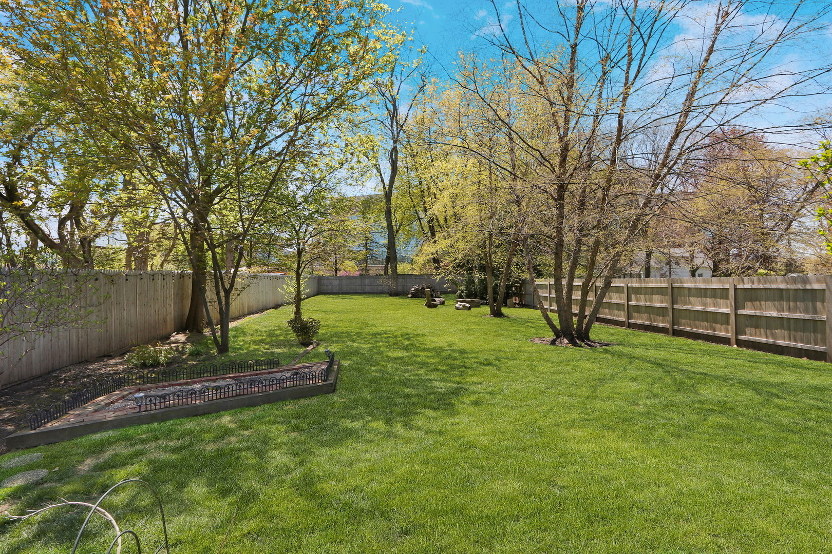 337 W Austin Avenue