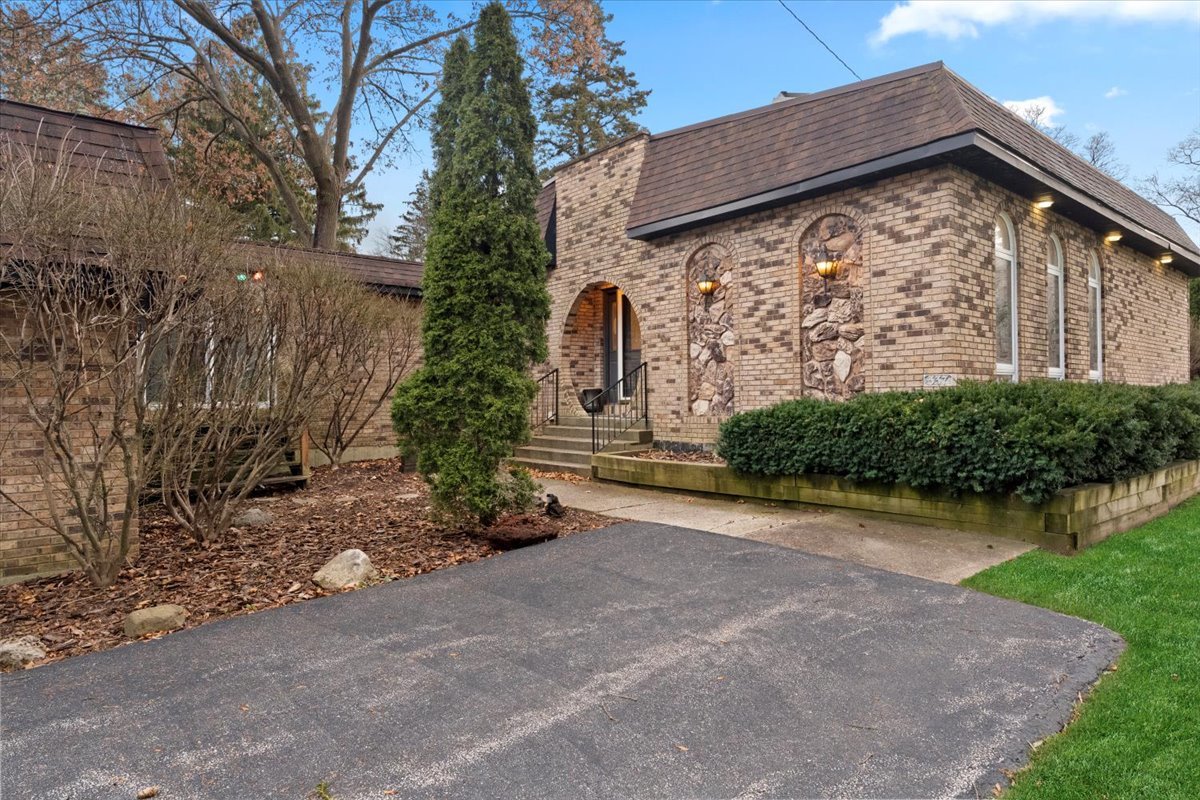 337 W Austin Avenue