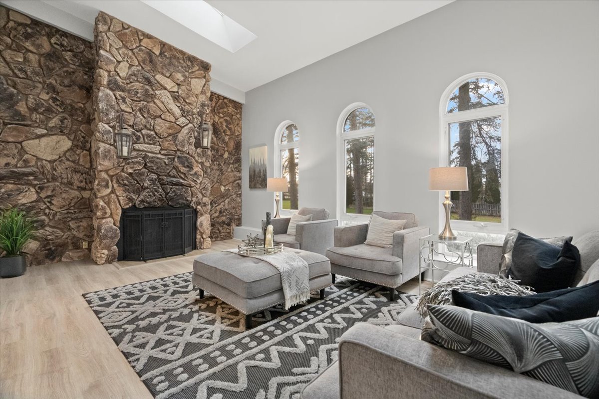 337 W Austin Avenue
