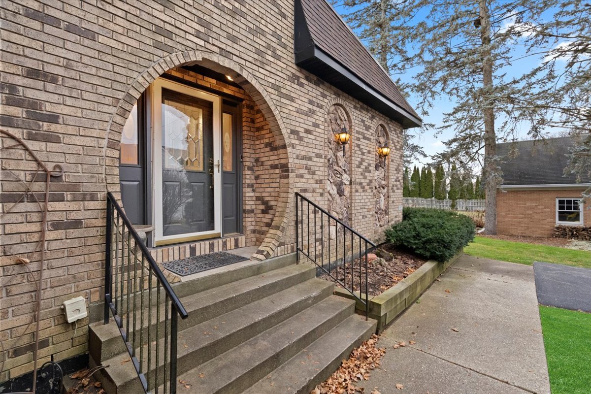337 W Austin Avenue