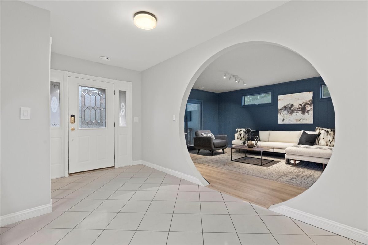 337 W Austin Avenue