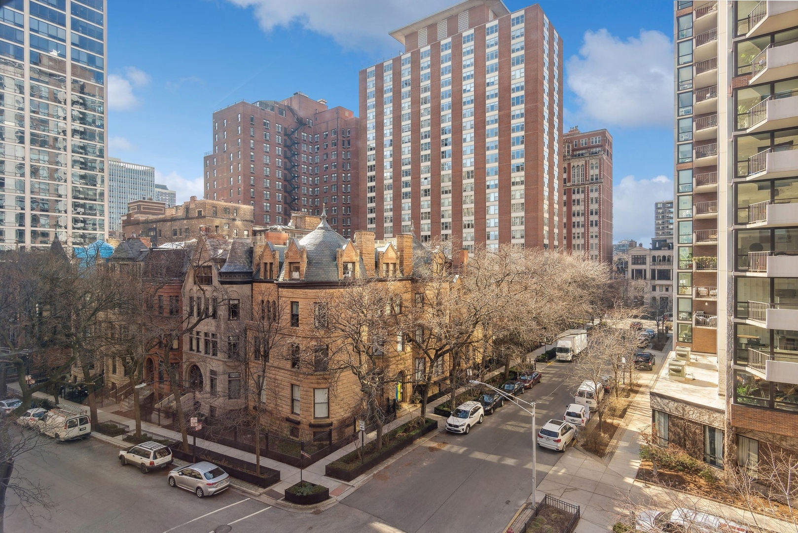 1335 N ASTOR Street Unit: 5B
