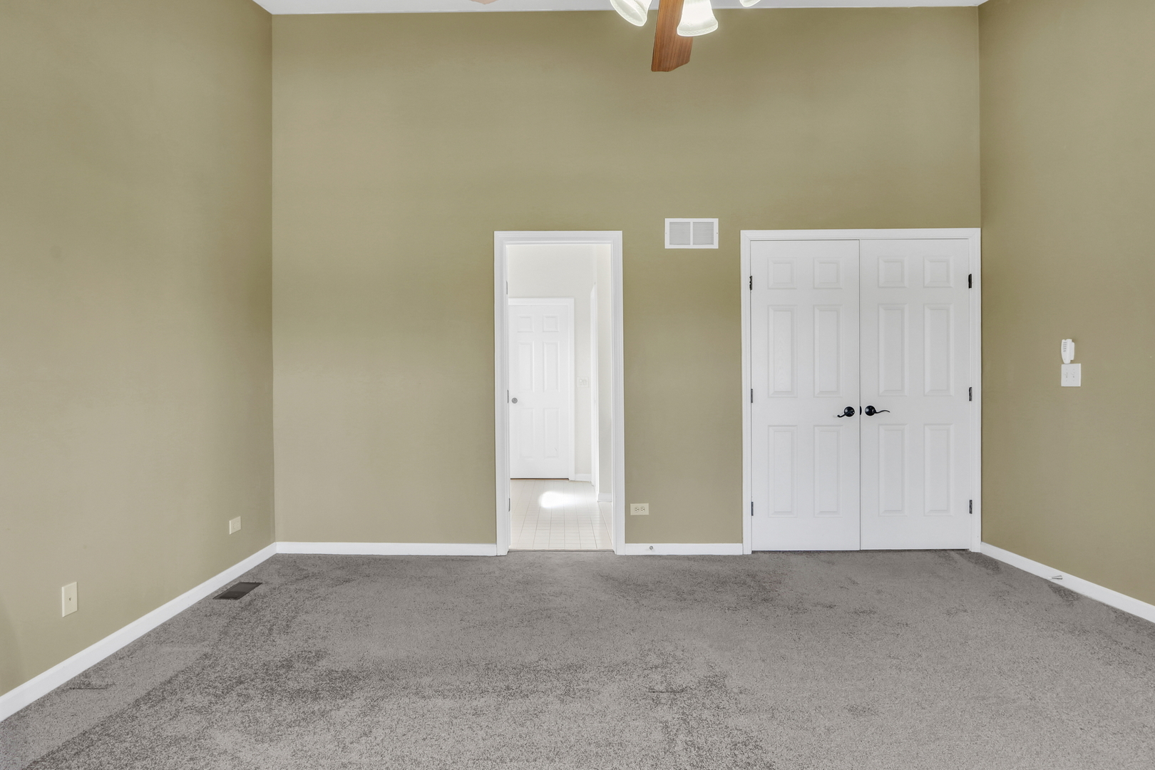 904 Ravinia Drive