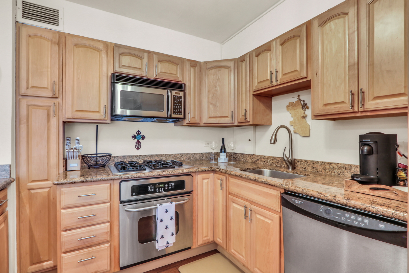 850 N DeWitt Place Unit: 9D