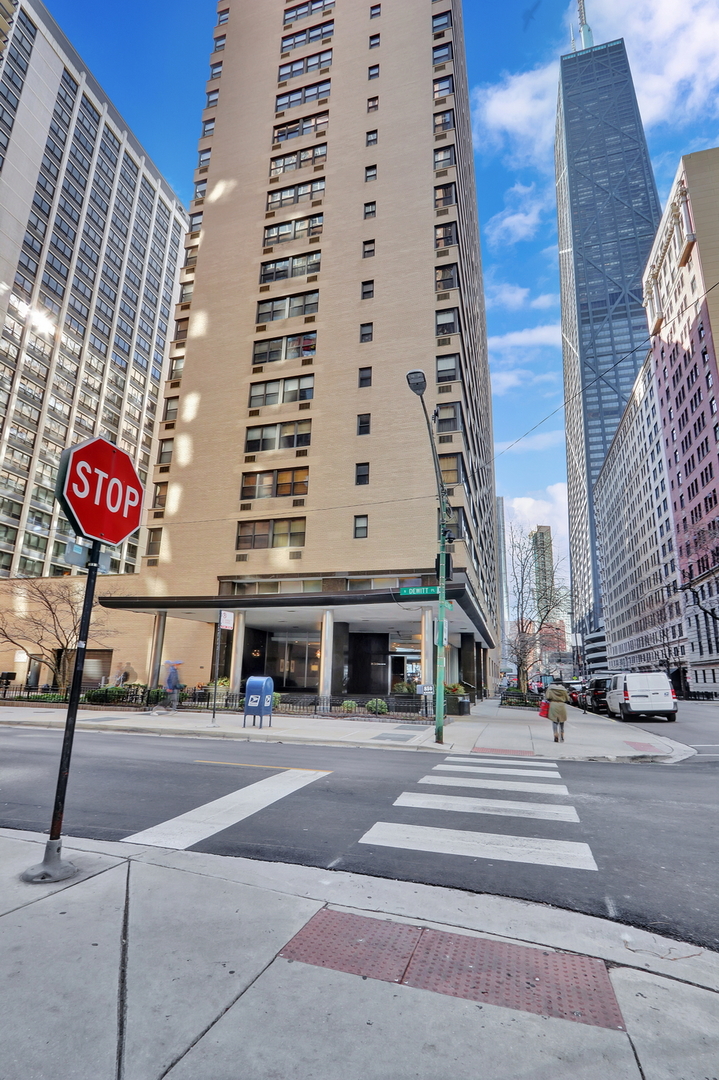 850 N DeWitt Place Unit: 9D