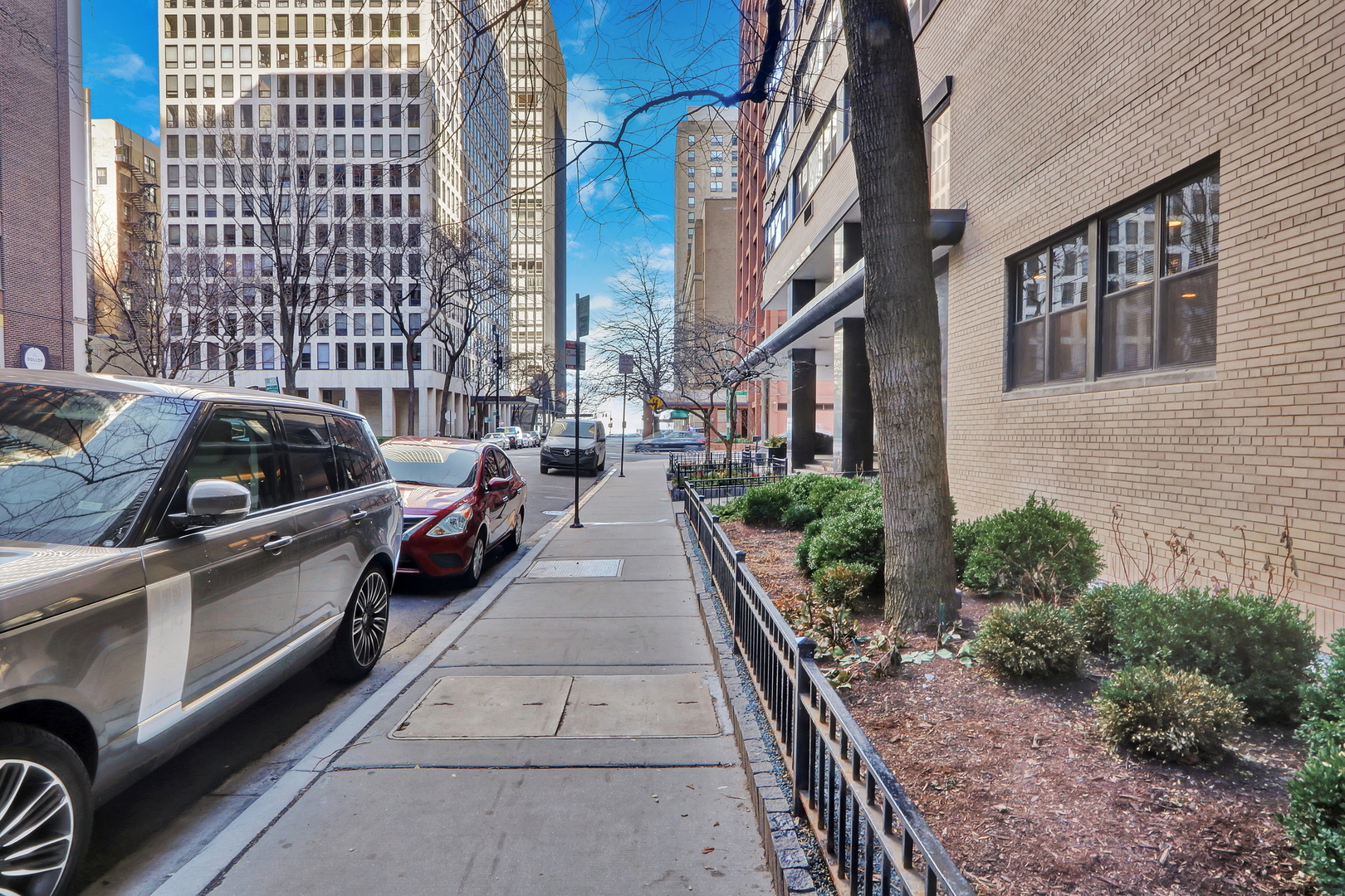 850 N DeWitt Place Unit: 9D
