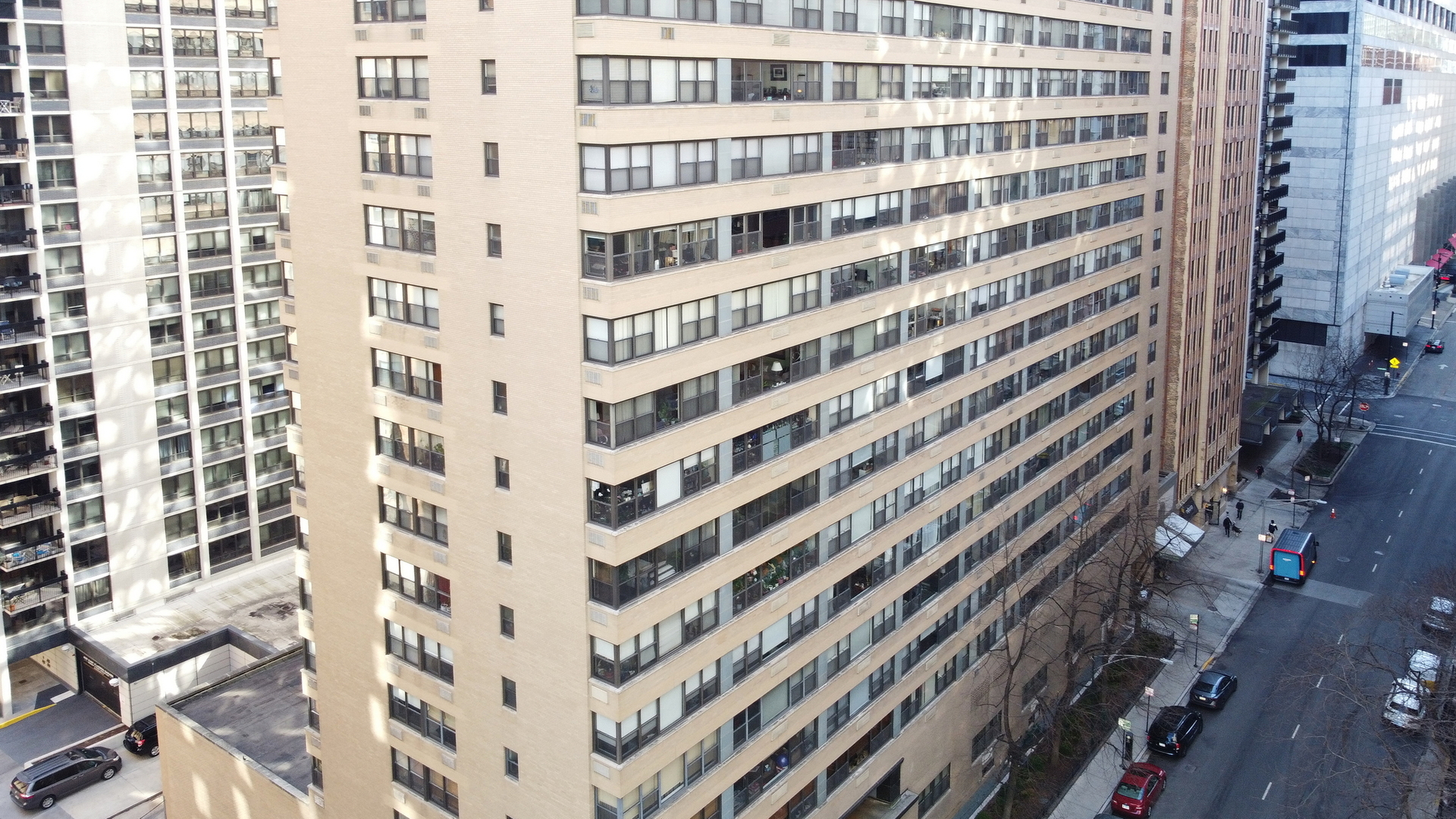 850 N DeWitt Place Unit: 9D