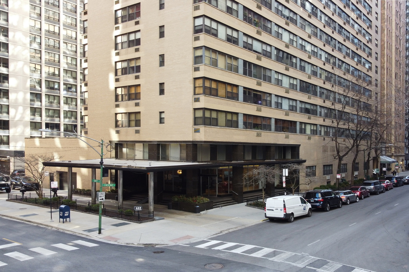 850 N DeWitt Place Unit: 9D