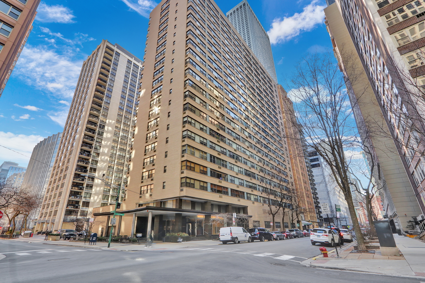 850 N DeWitt Place Unit: 9D