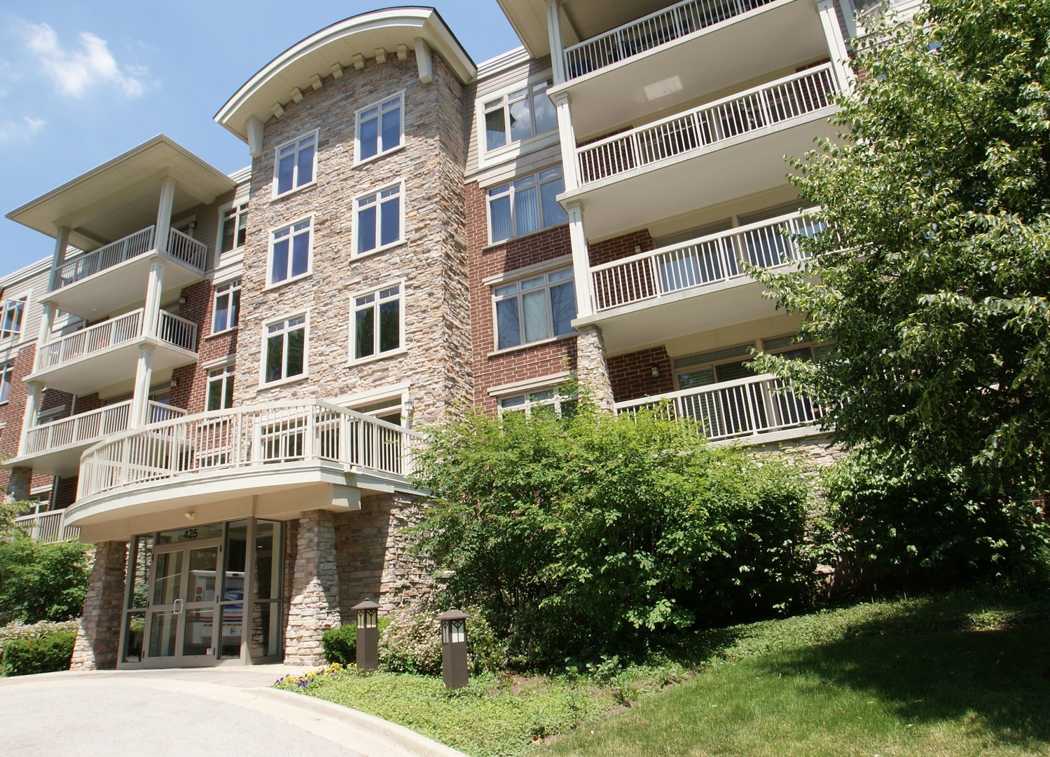 425 BENJAMIN Drive Unit: 209