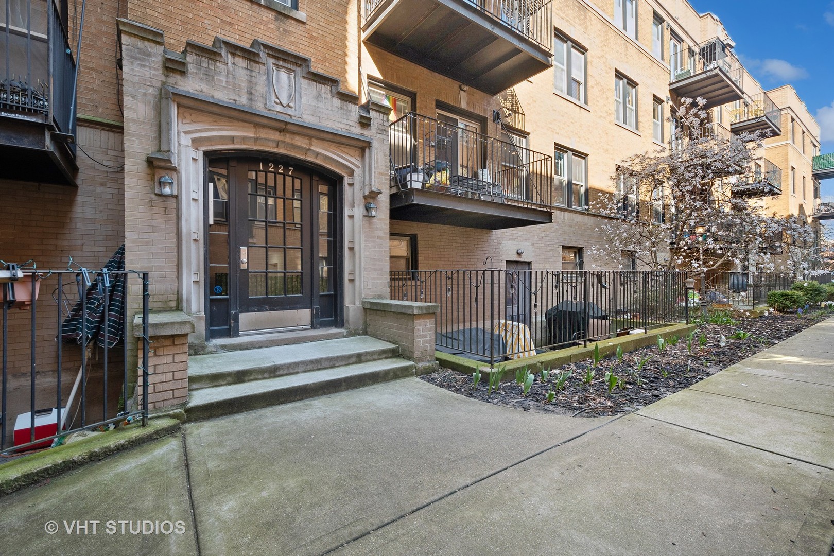 1227 W Greenleaf Avenue Unit: 3S