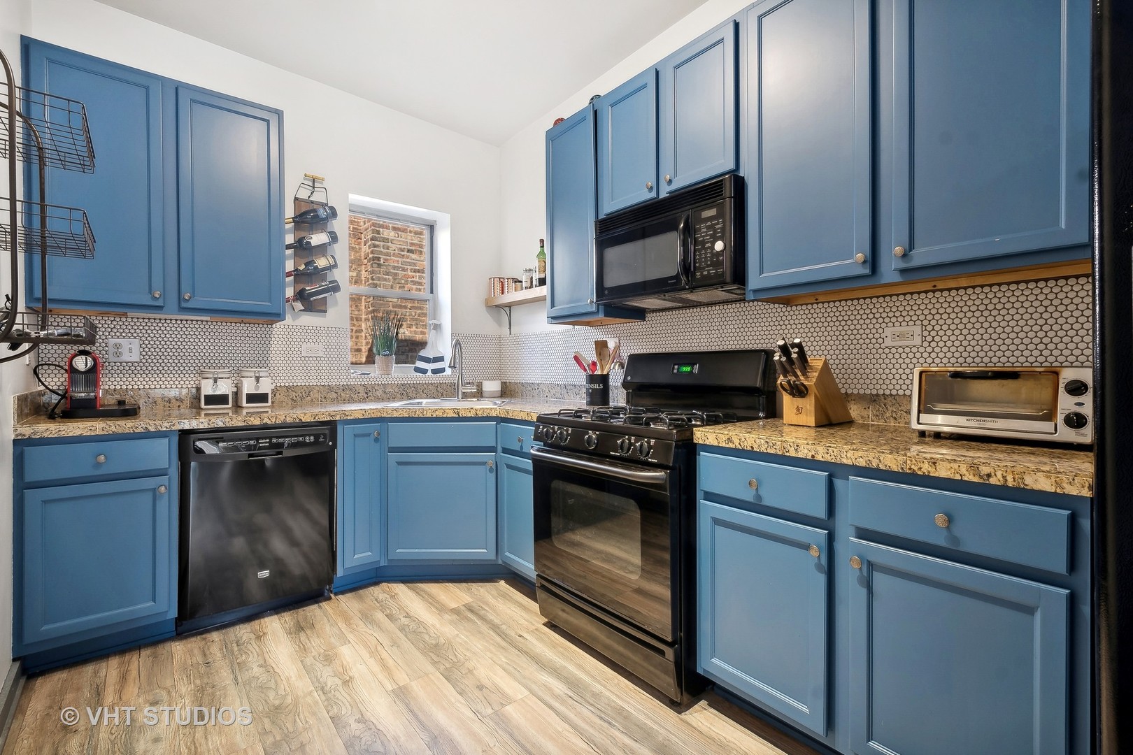1227 W Greenleaf Avenue Unit: 3S