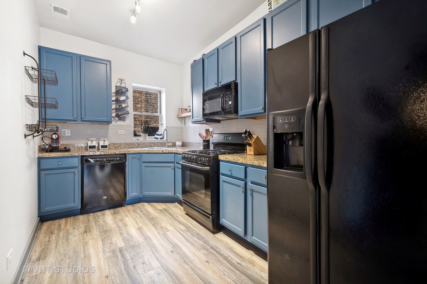 1227 W Greenleaf Avenue Unit: 3S