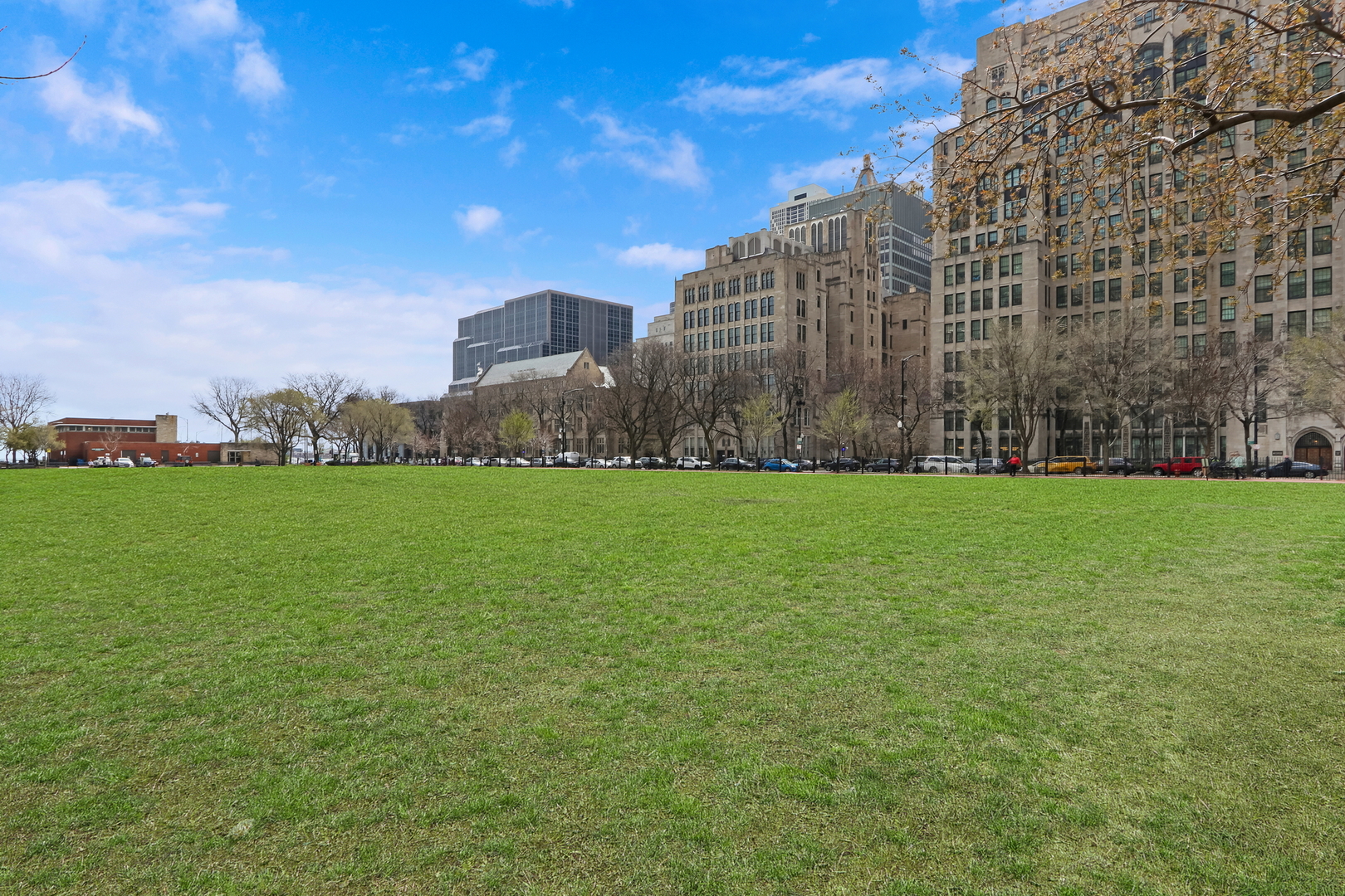 260 E Chestnut Street Unit: 1102