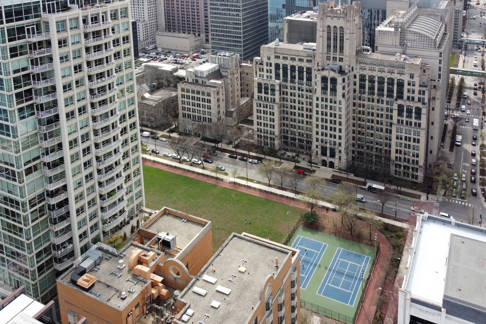 260 E Chestnut Street Unit: 1102
