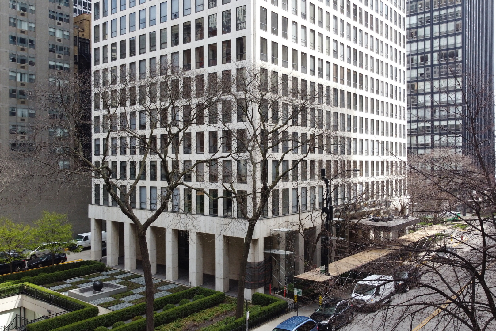 260 E Chestnut Street Unit: 1102