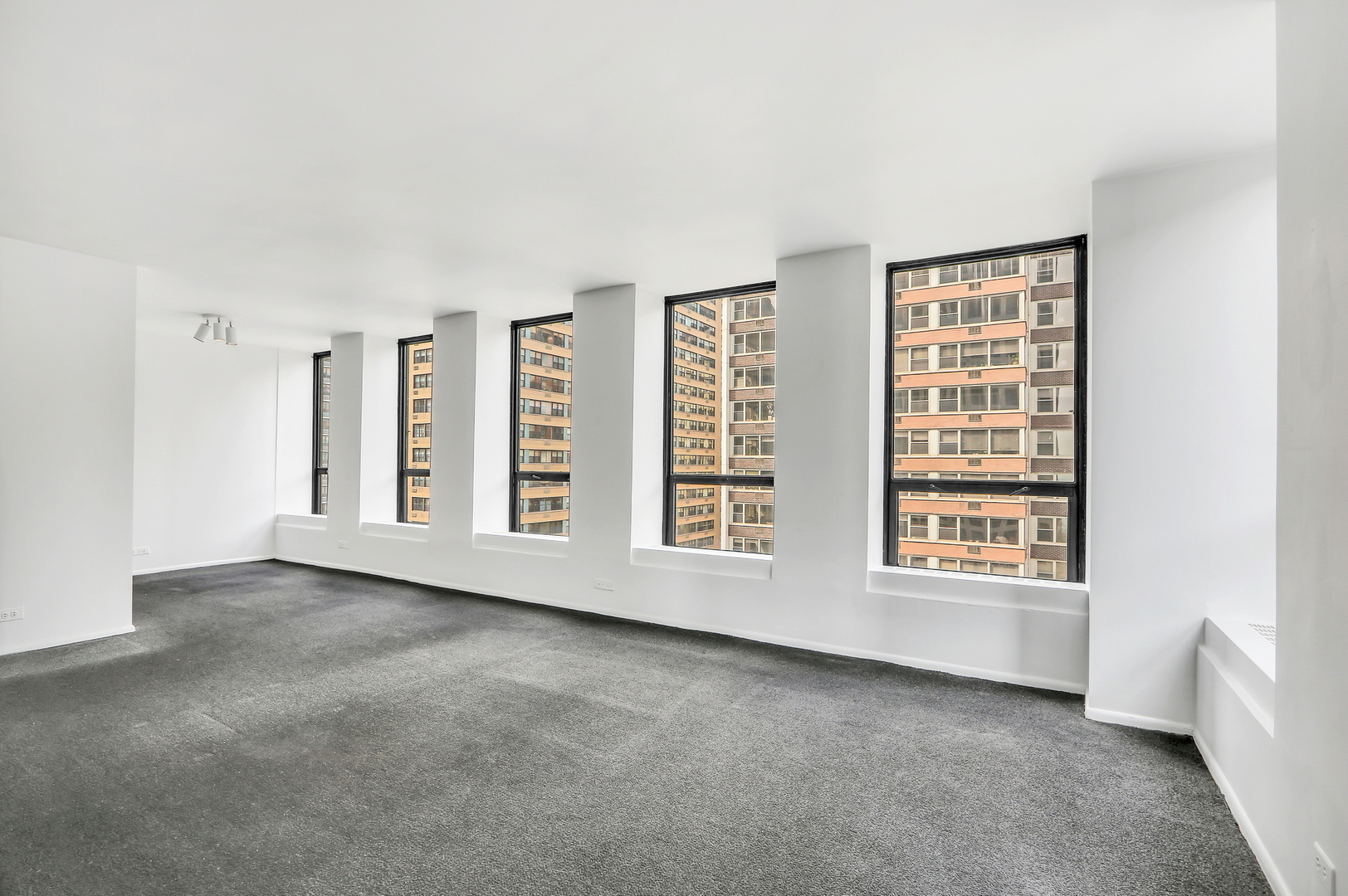 260 E Chestnut Street Unit: 1102