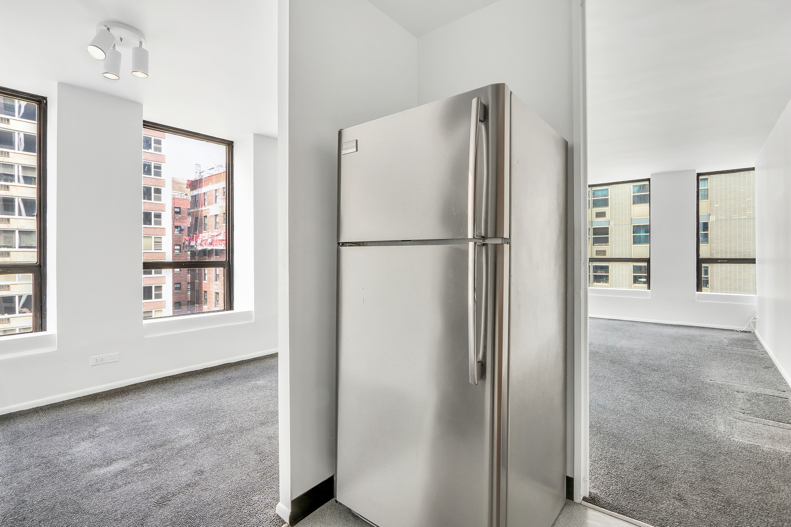 260 E Chestnut Street Unit: 1102