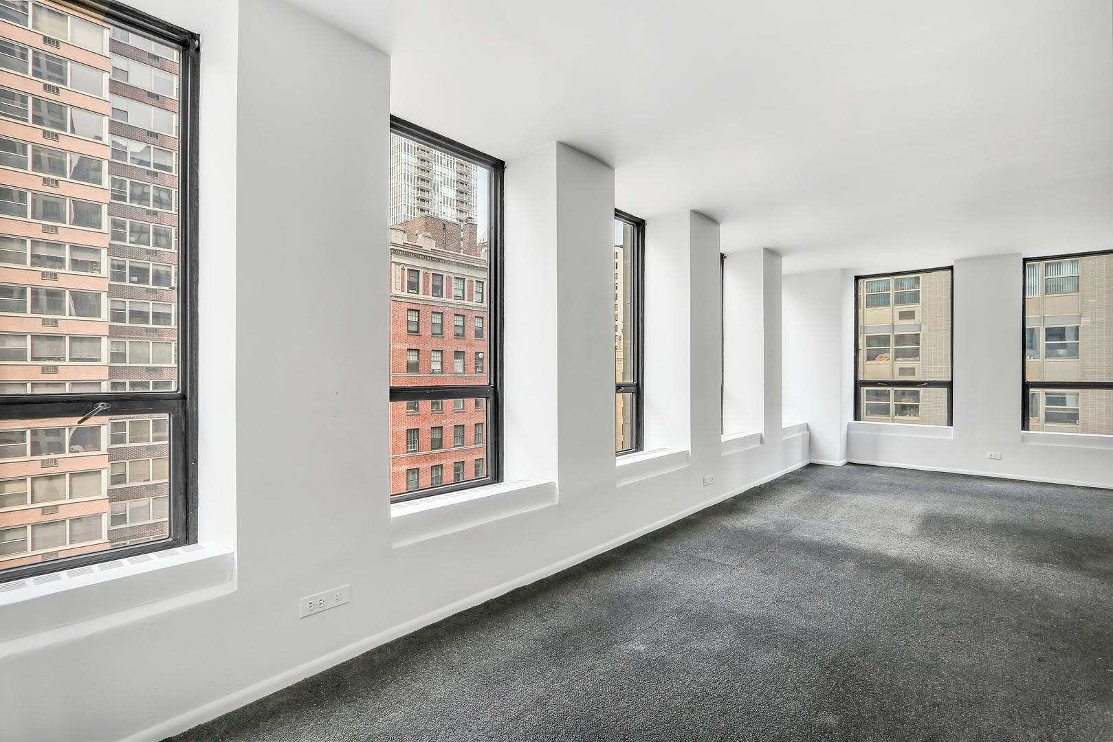 260 E Chestnut Street Unit: 1102
