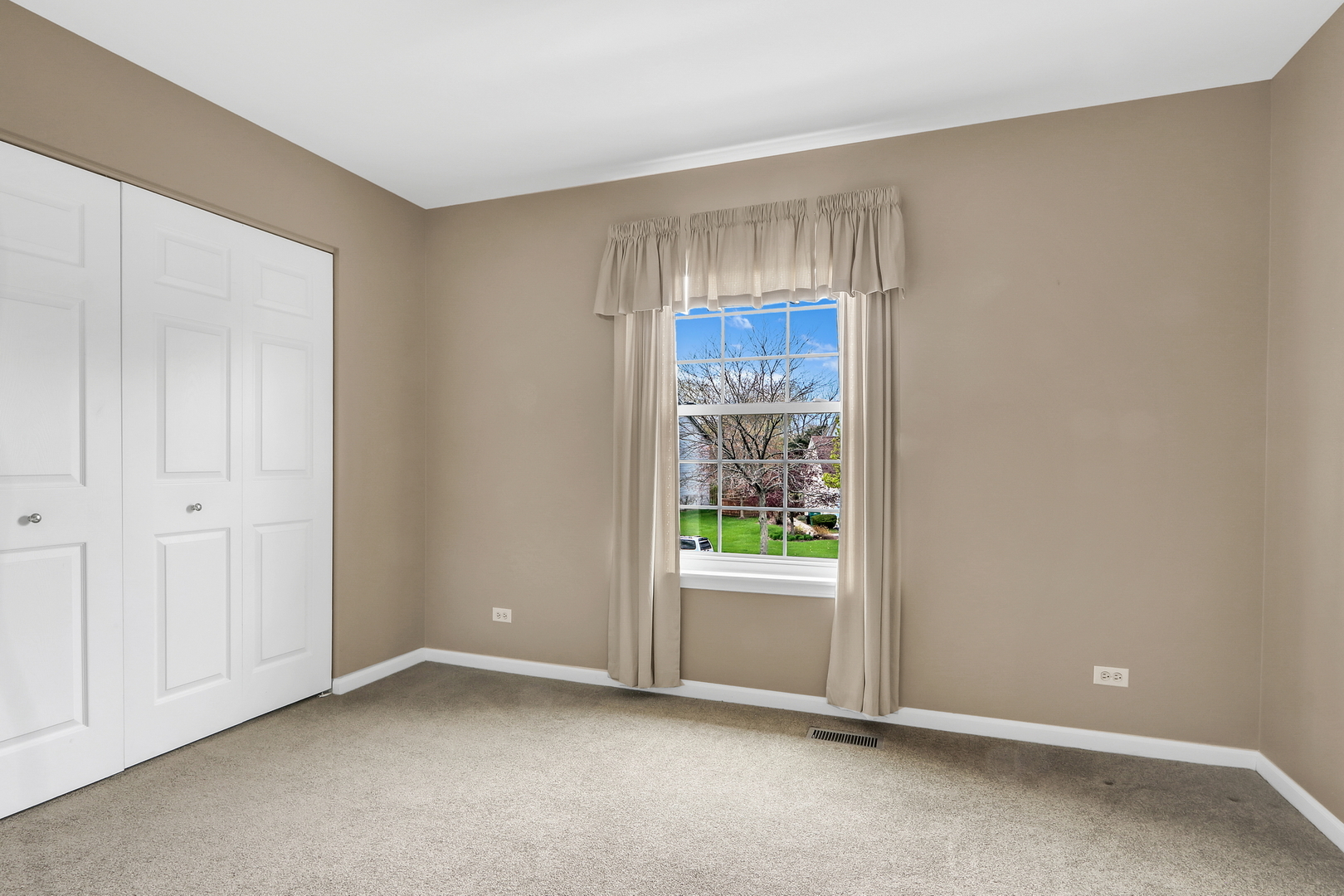 579 Old Walnut Circle