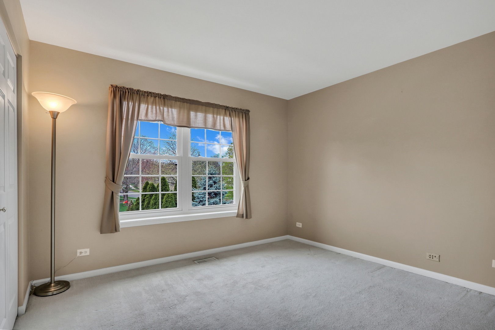 579 Old Walnut Circle