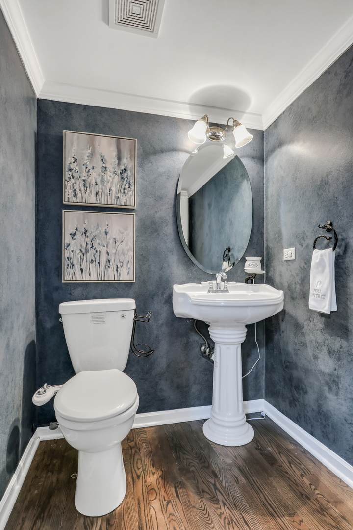 1300 Kensington Drive Unit: 1300