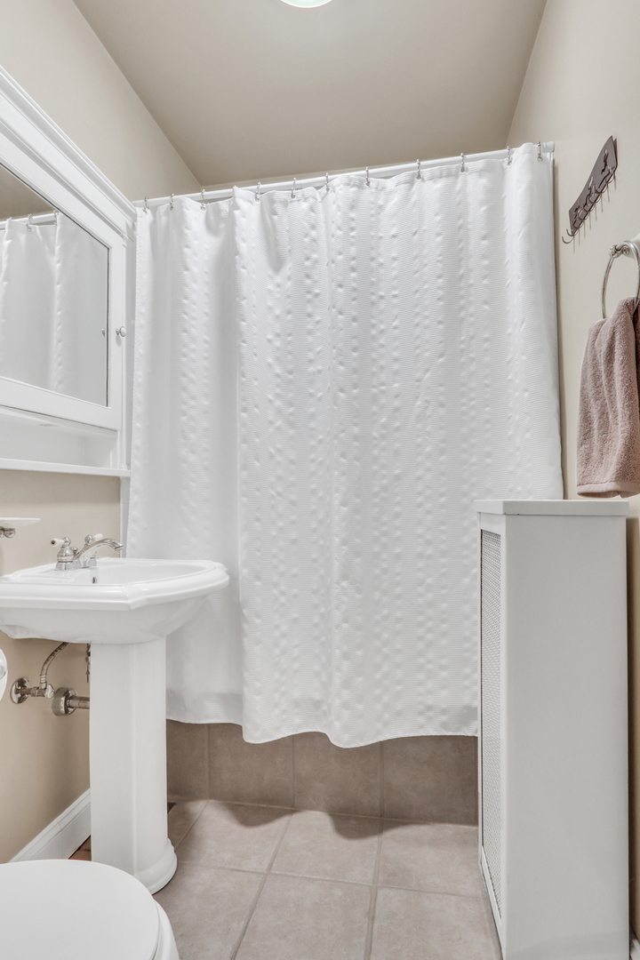 1100 GROVE Street Unit: 2W