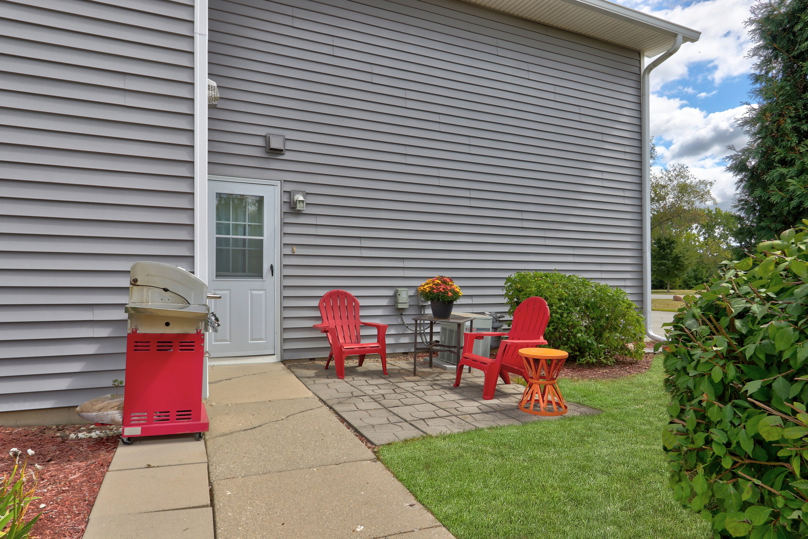 17462 W Walnut Lane