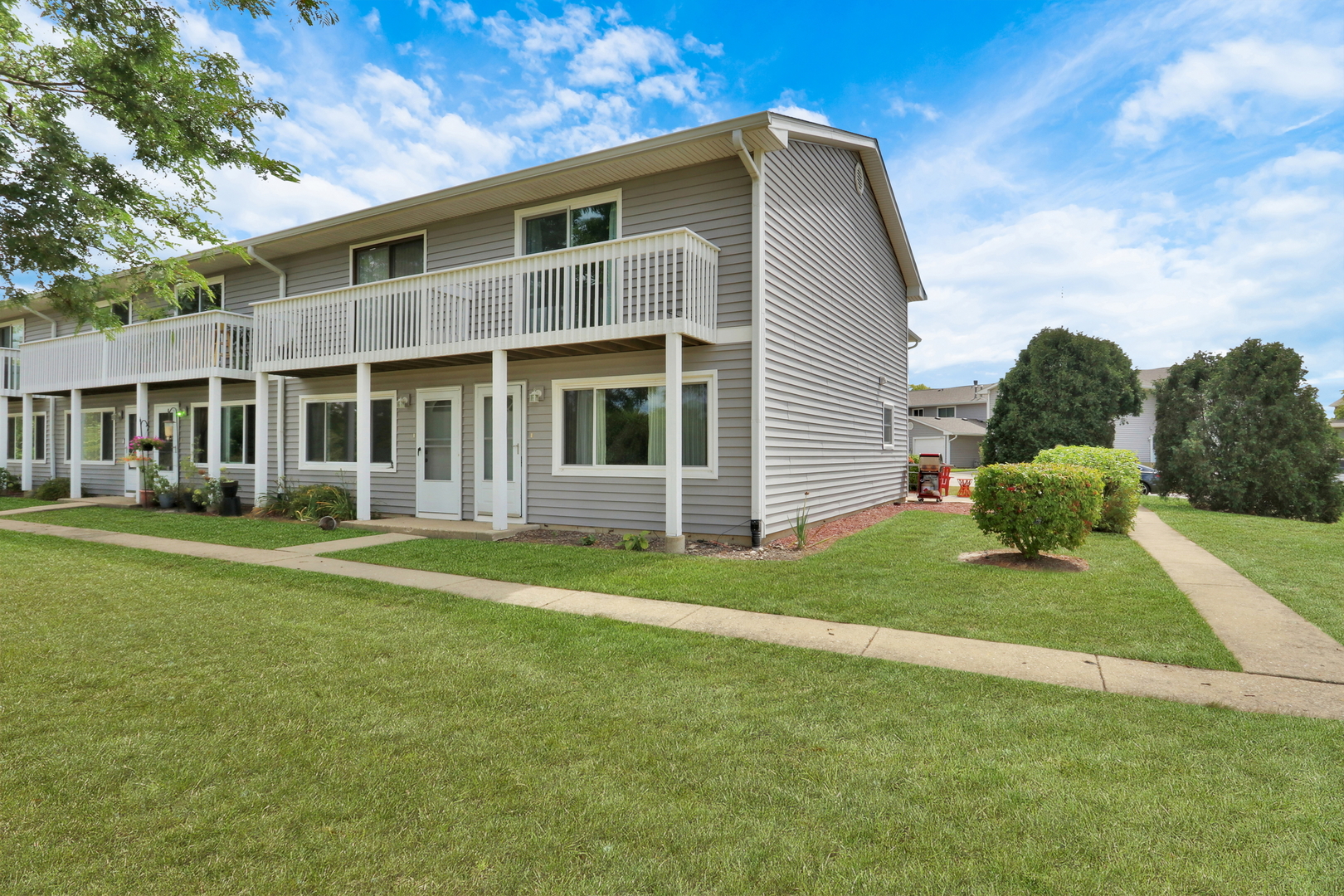 17462 W Walnut Lane
