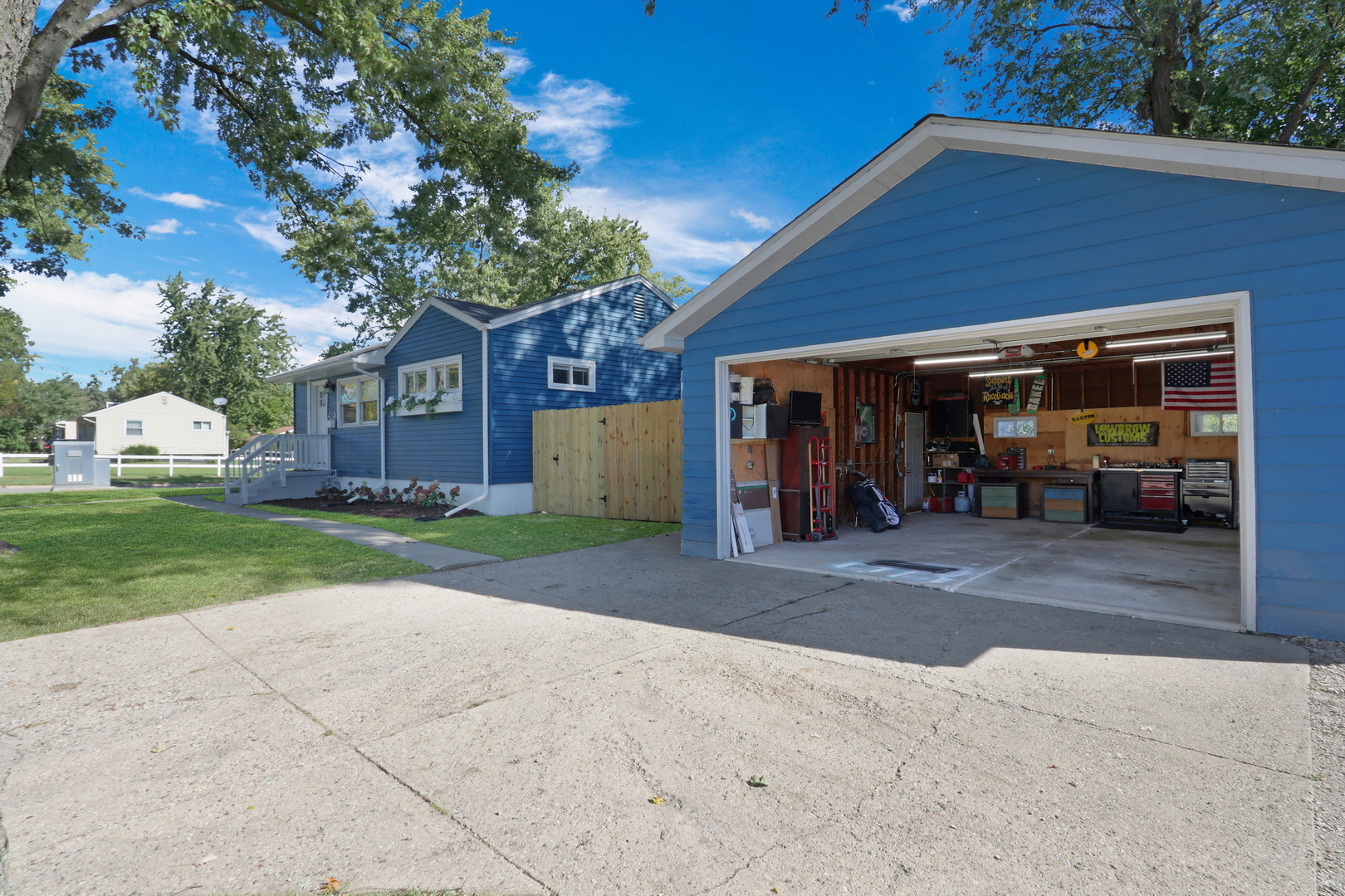 2625 N Lewis Avenue