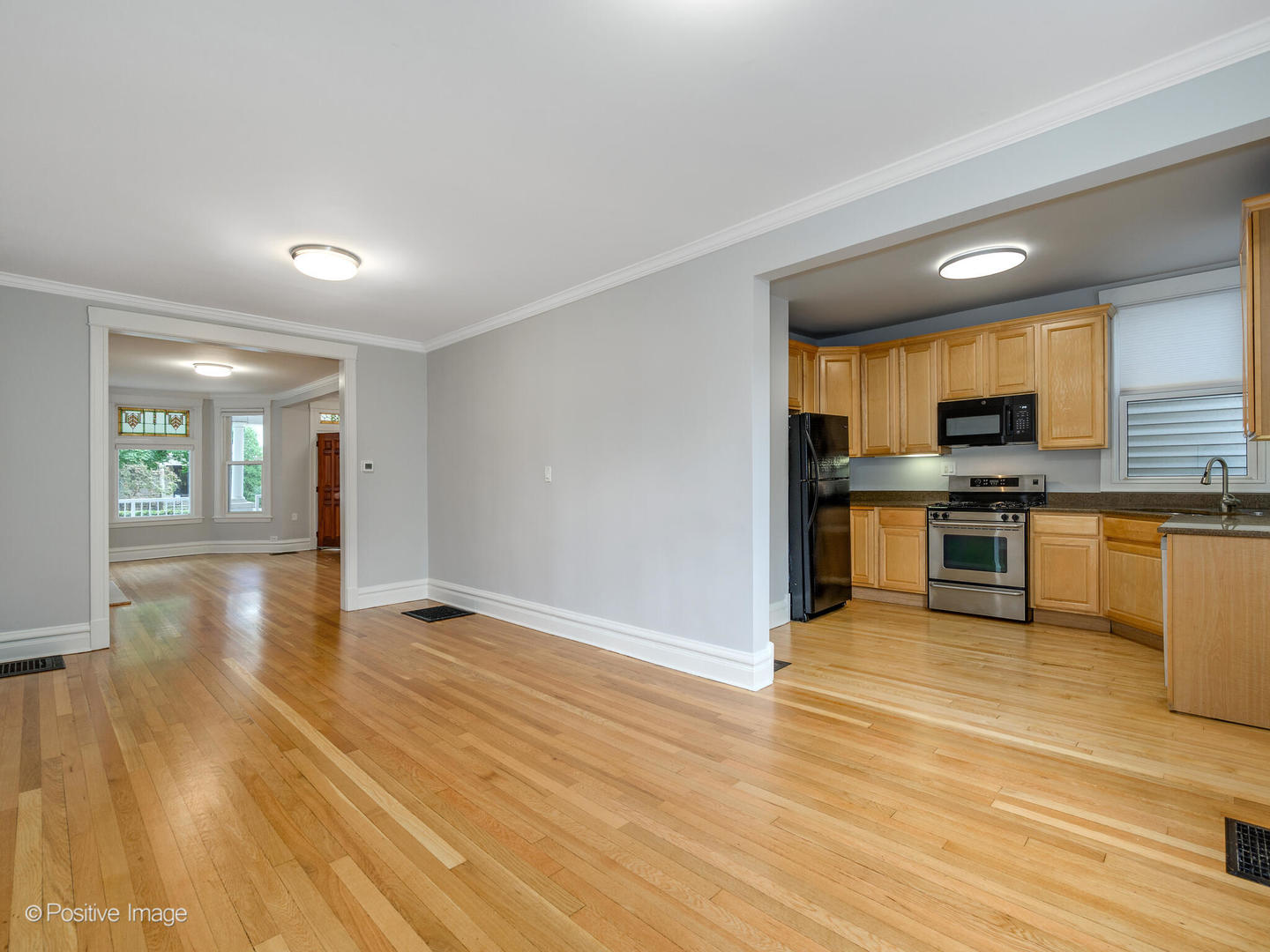 4543 N Greenview Avenue