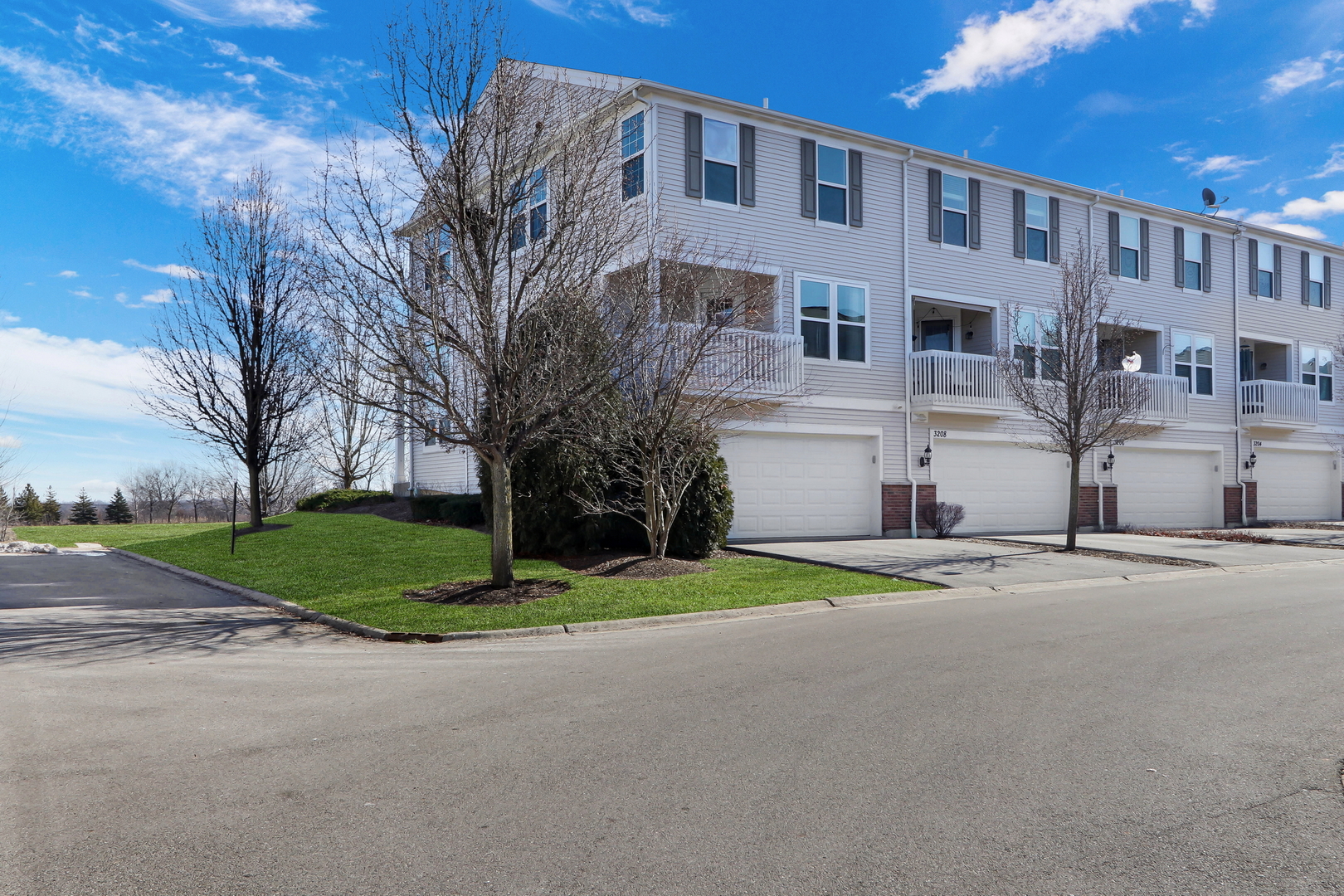 3210 Neubauer Circle Unit: 3210