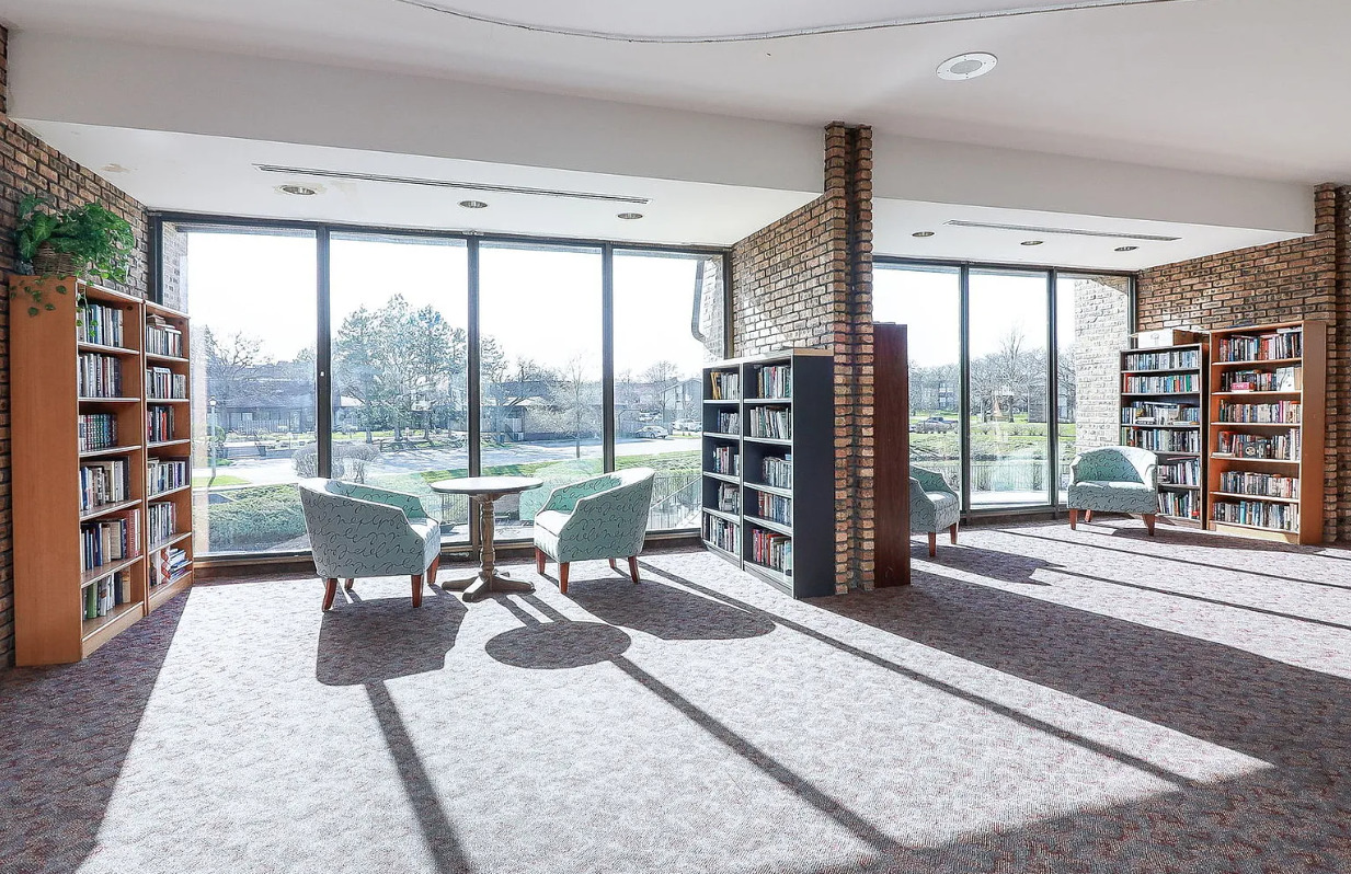 462 Raintree Court Unit: 1B
