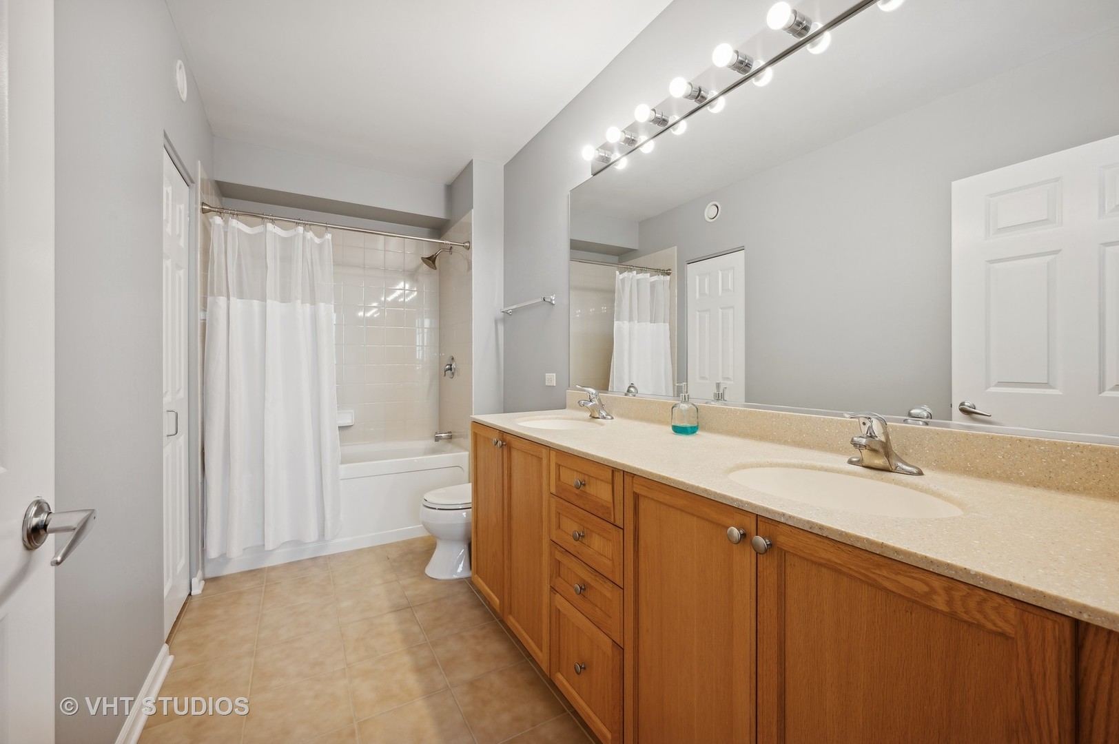 807 Davis Street Unit: 911
